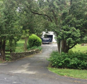 Narrow driveway in Boonsboro MD is not a problem for the blue box dumpster rental